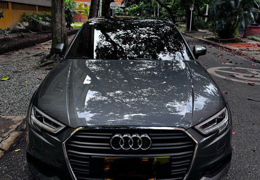 Carro polarizado con Película Nanocerámica 35% en el Parabrisas Delantero